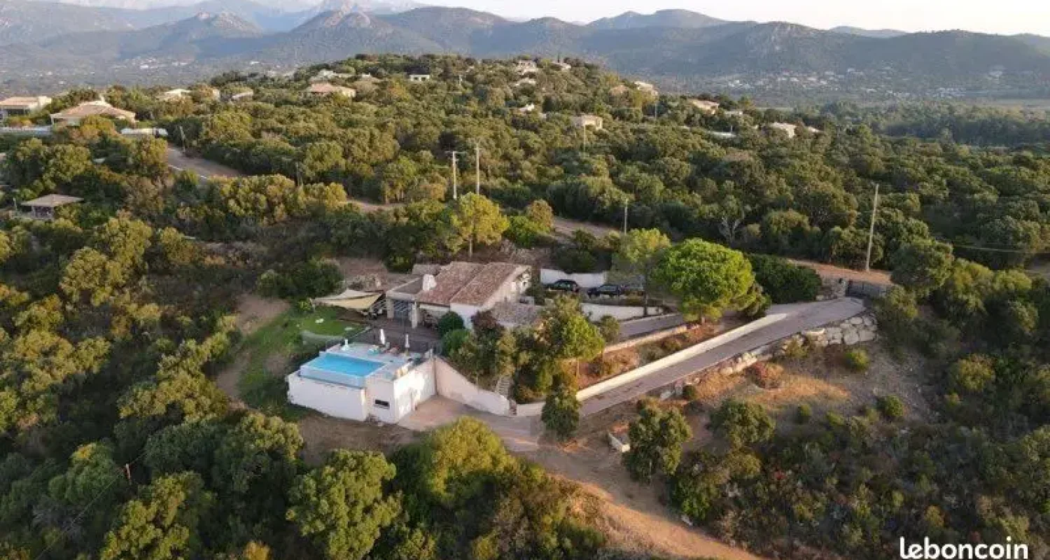 Villa Muchjeti bianchi 1